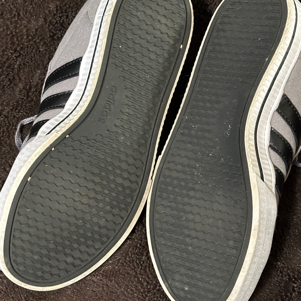 Adidas kids Gray Canvas Sneakers black stripes comfy cushioned DAILY style 4.5 - Picture 3 of 10